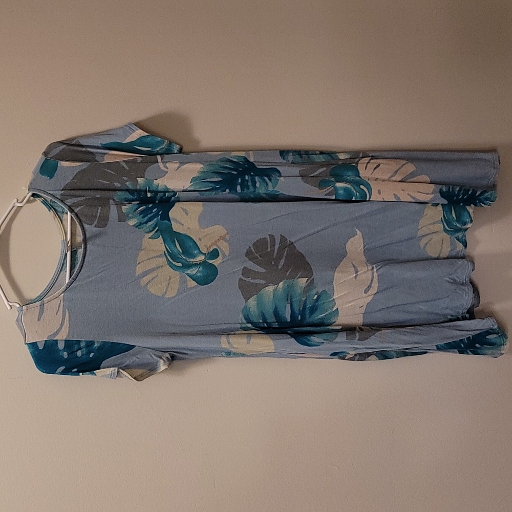 Coco Kelly Blue Leaves Short Sleeve Flowy